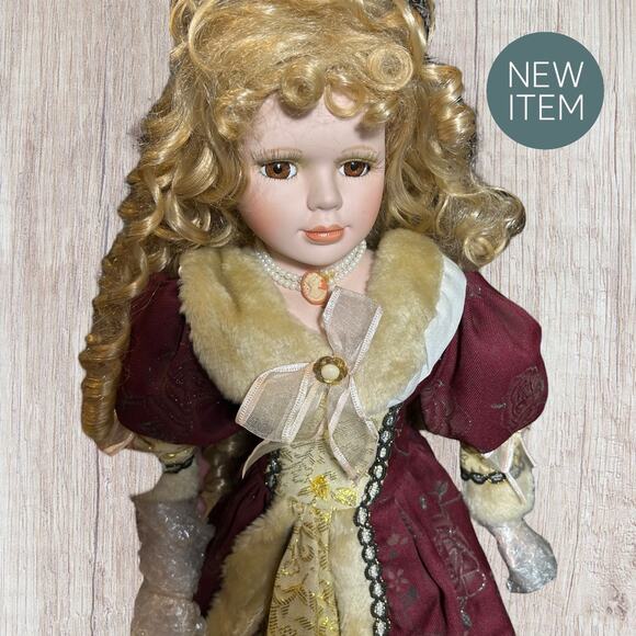 “27″ Tall Vintage ‘Traditions Doll Collection’ Porcelain Victorian Girl Blond - Picture 4 of 4